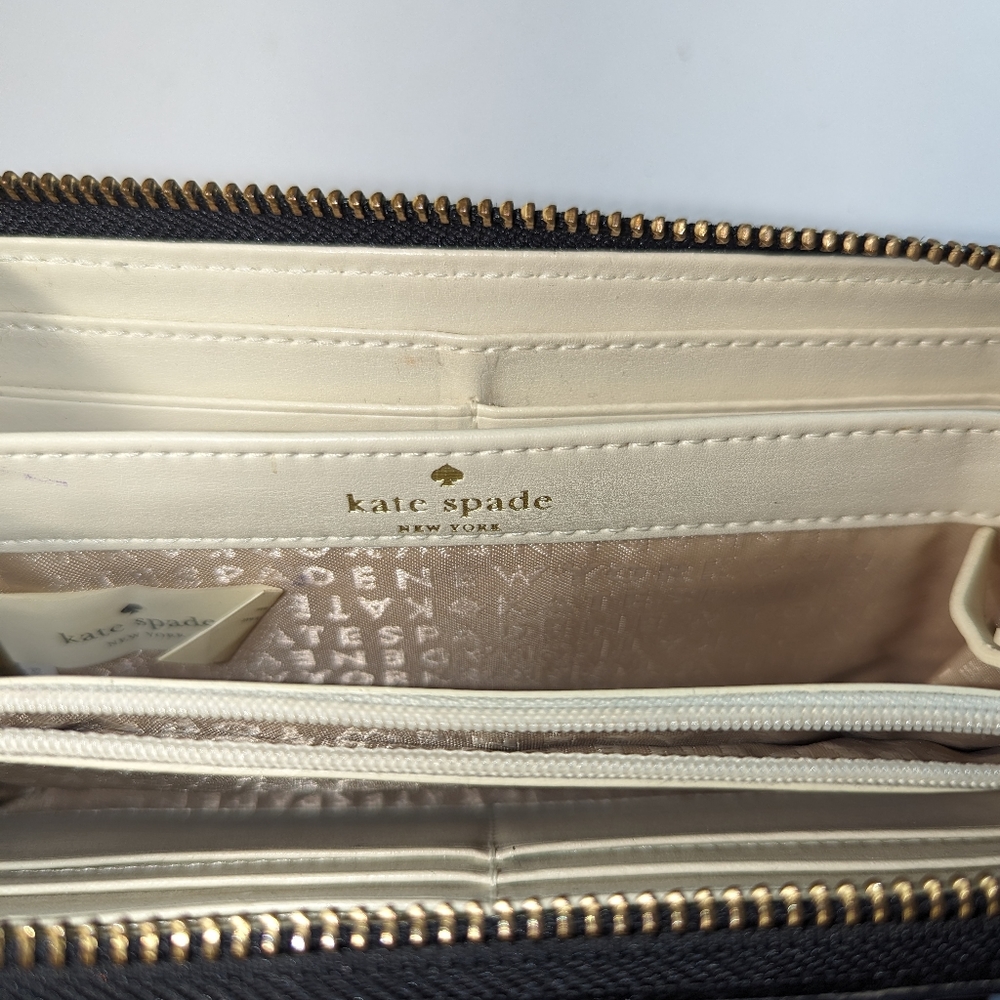Signature Logo Jet Set Large Silver Tone Flat Multifunction Wristlet - Picture 4 of 7
